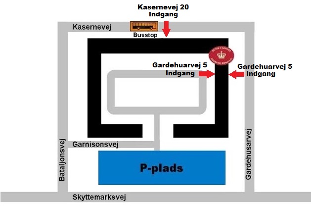Vejoversigt med angivelse af busstop, parkeringsplads og indgange til retsbygning
