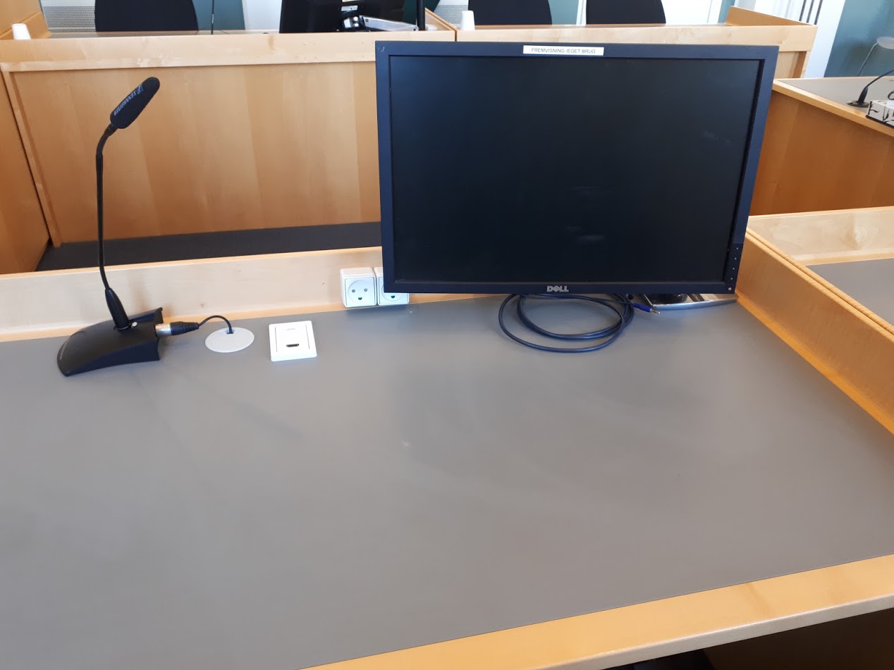 Forsvarerens plads i retssal B